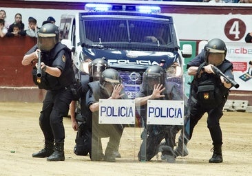 Policías en acción en León