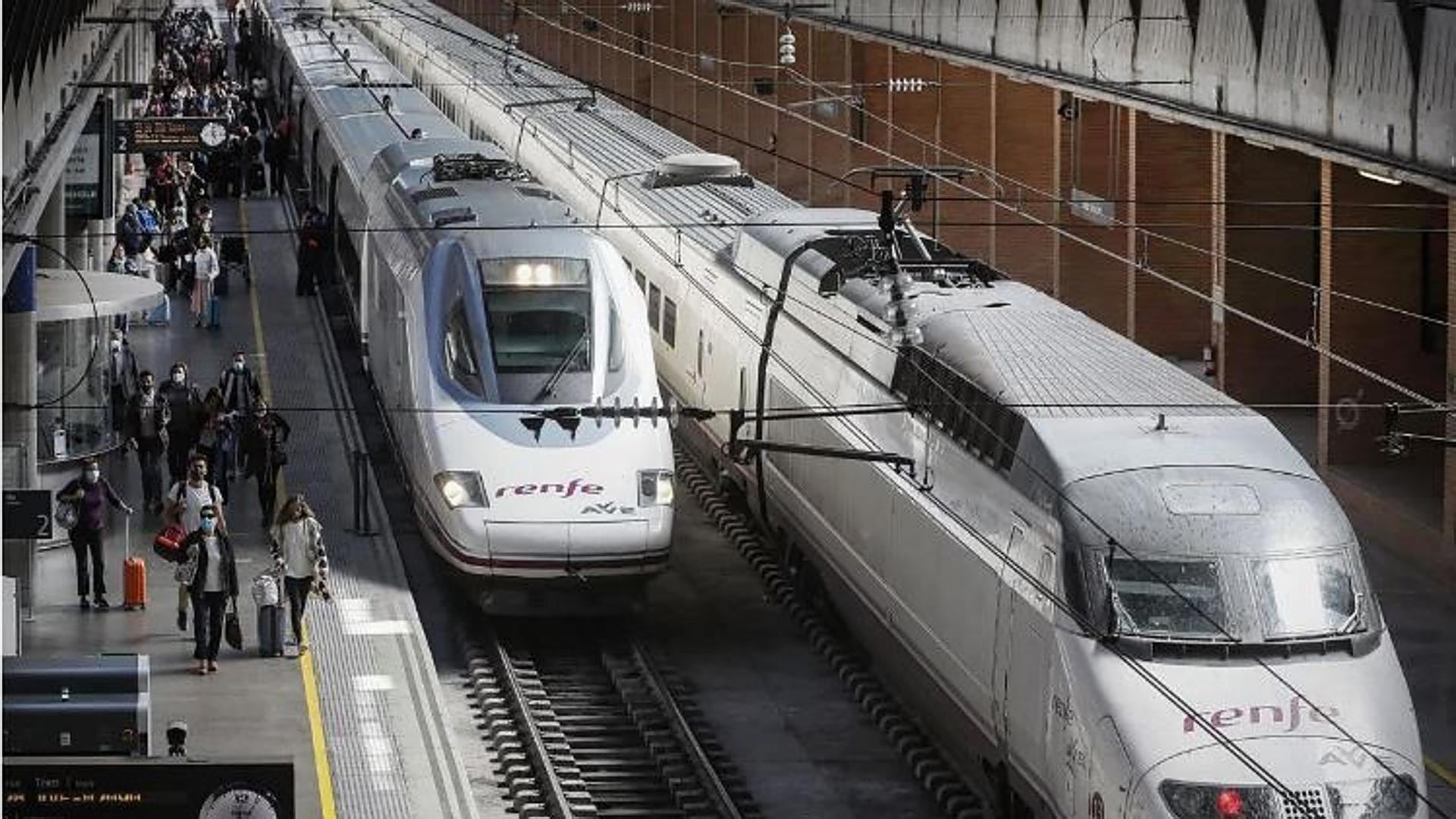 Renfe dakiklik konusundaki kararlılığını güncelliyor ve biletleri yalnızca 90 dakikalık gecikmelerle iade edecek