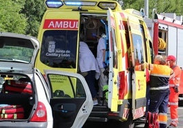 Imagen de archivo de la asistencia en un accidente vial.