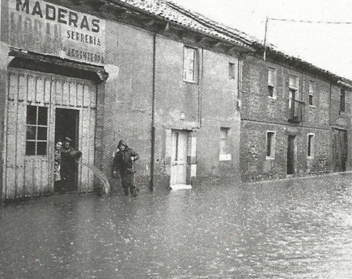 Maderas Morán en Santa Ana. Al final de Pendón de Baeza.