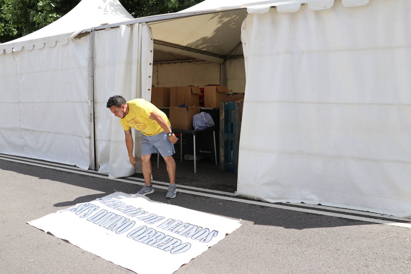 Instalación de las carpas de las Asociaciones de Vecinos de León