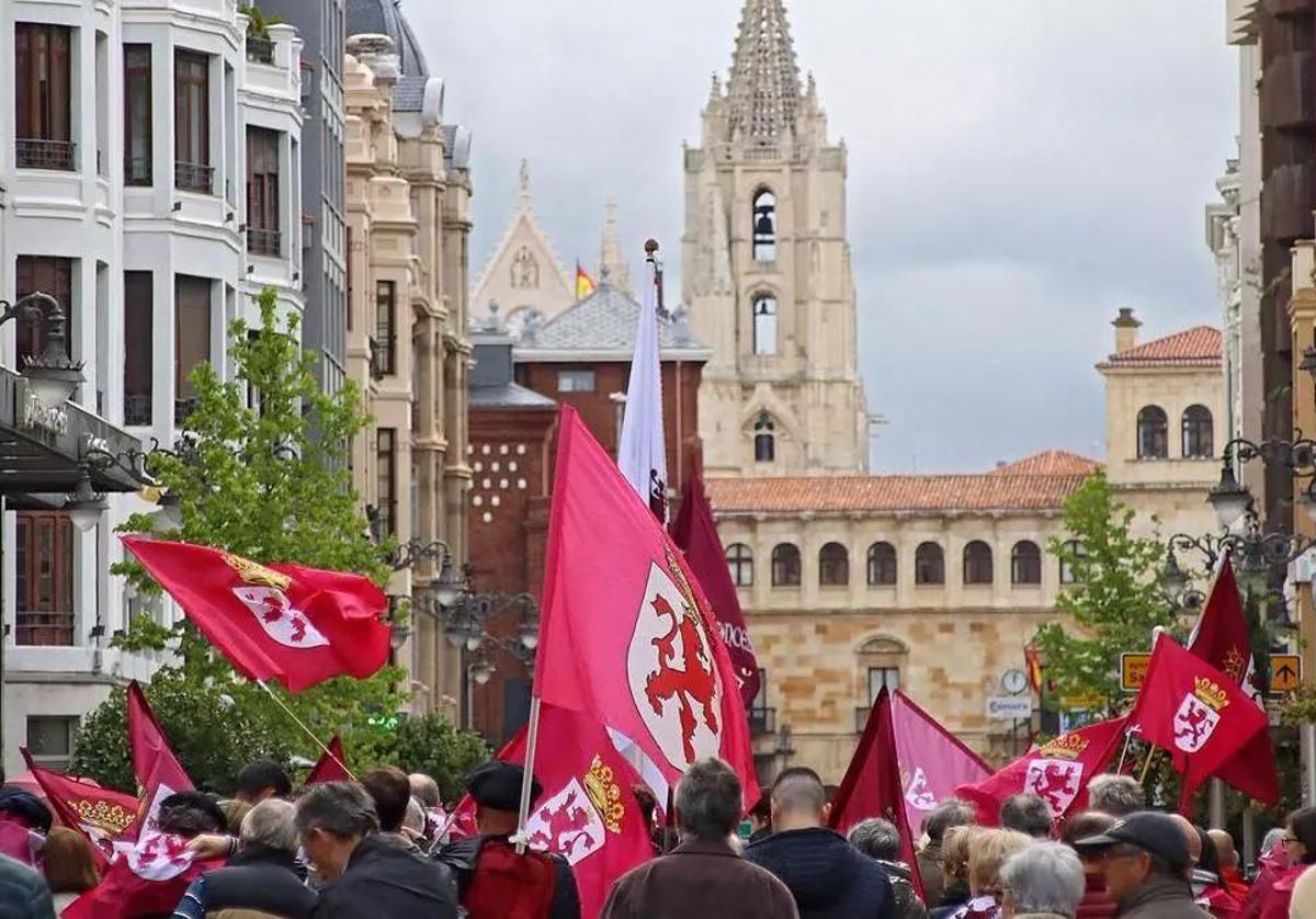 Imagen de la manifestación 'Caminu La llibertá' por la autonomía de la Región Leonesa el 23 de abril de 2023.