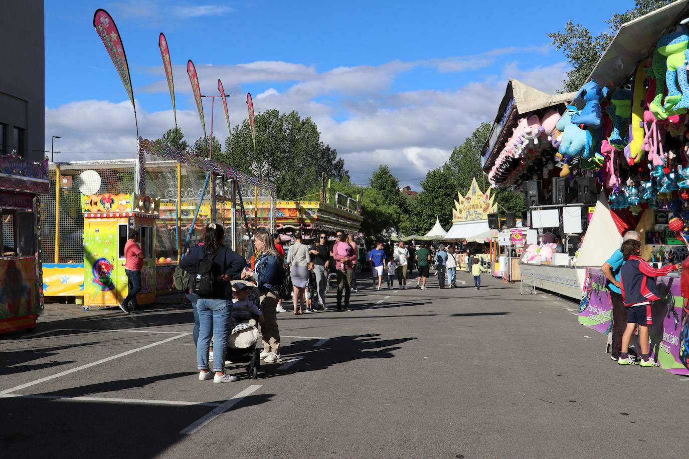 La feria abre sus puertas a las fiestas de San Juan y San Pedro