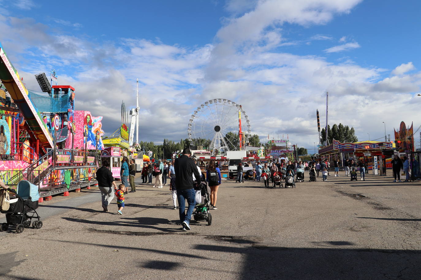 La feria abre sus puertas a las fiestas de San Juan y San Pedro