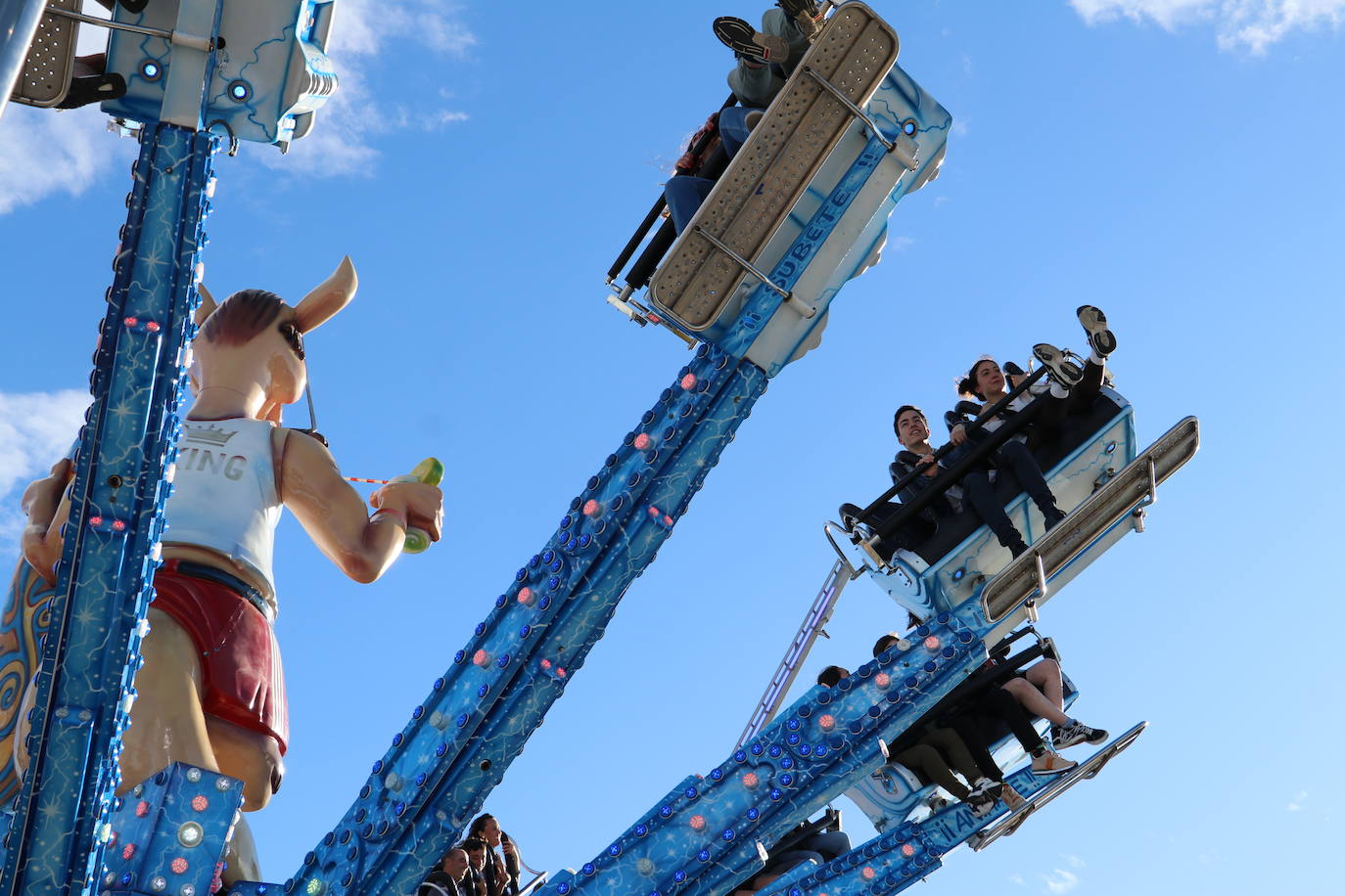 La feria abre sus puertas a las fiestas de San Juan y San Pedro