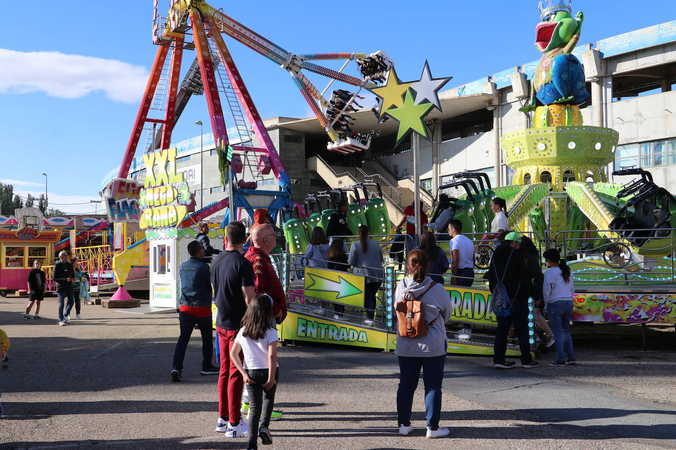 La feria abre sus puertas a las fiestas de San Juan y San Pedro