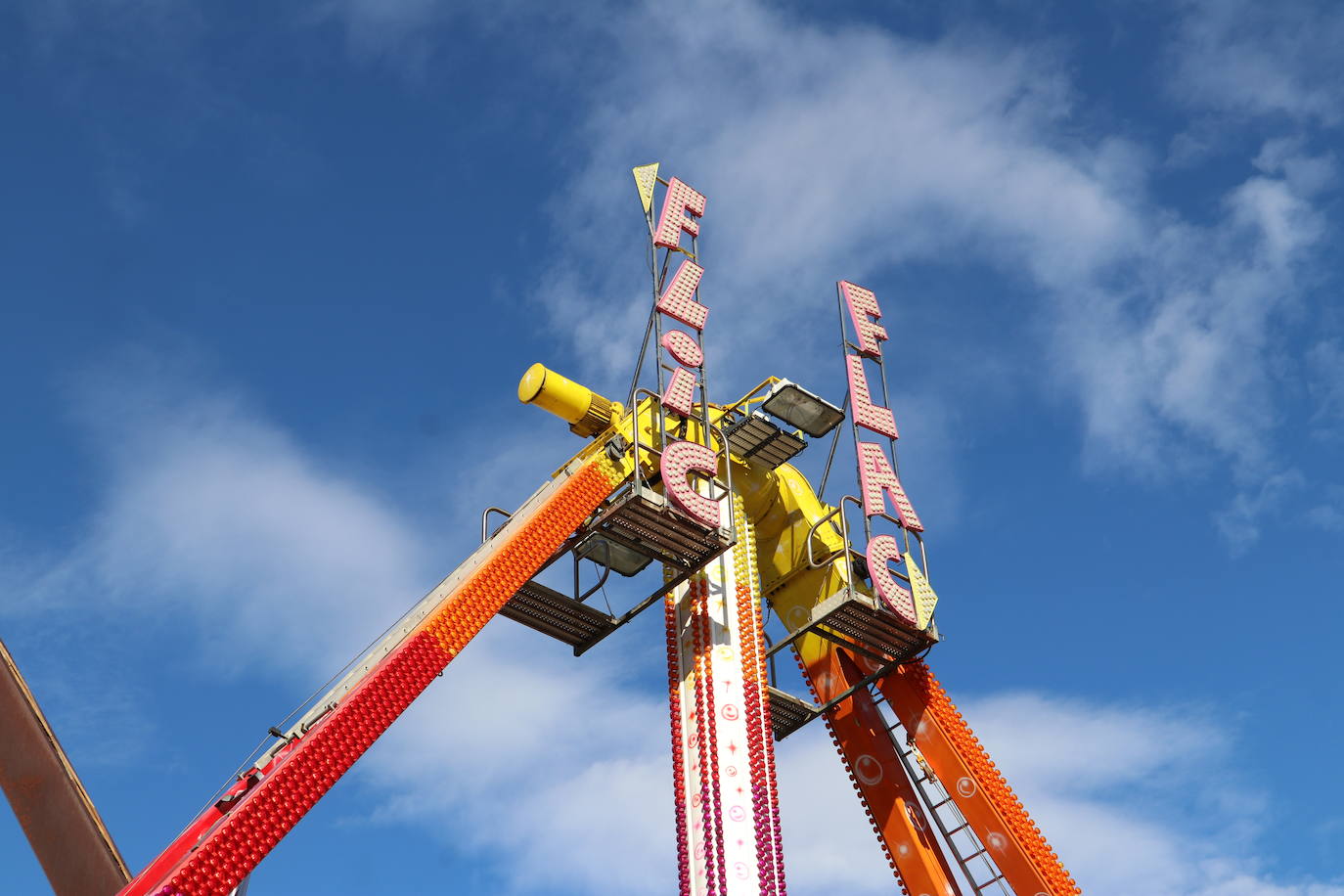 La feria abre sus puertas a las fiestas de San Juan y San Pedro