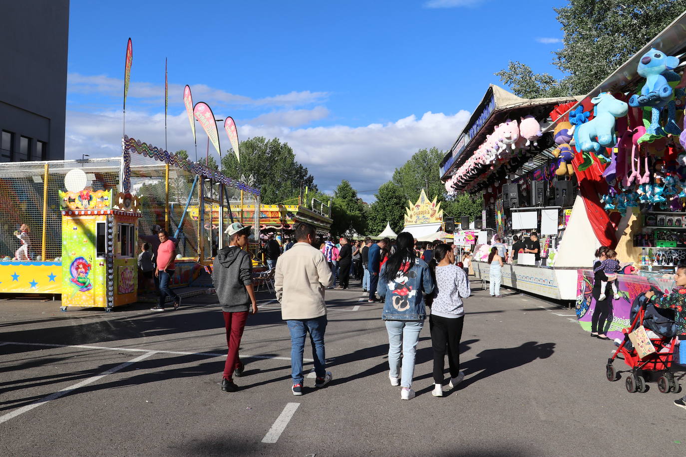 La feria abre sus puertas a las fiestas de San Juan y San Pedro