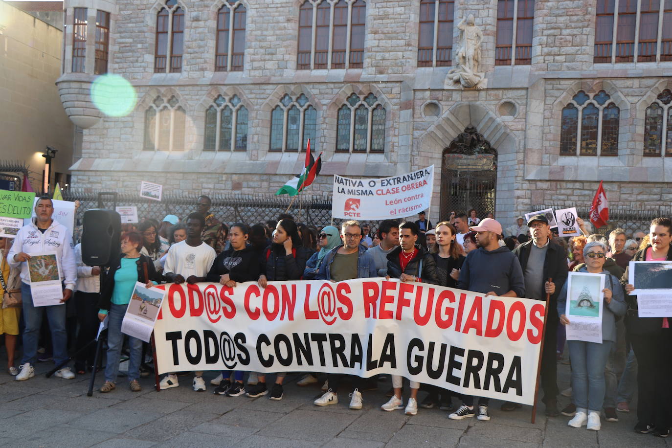 Medio millar de personas se concentran en Botines por el Día Mundial del Refugiado