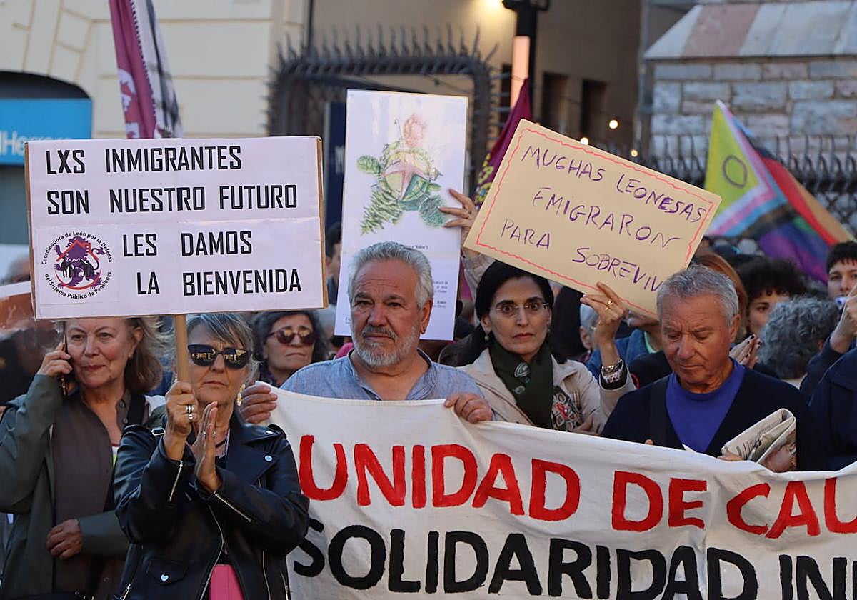 Concentración en apoyo a los refugiados en Botines.