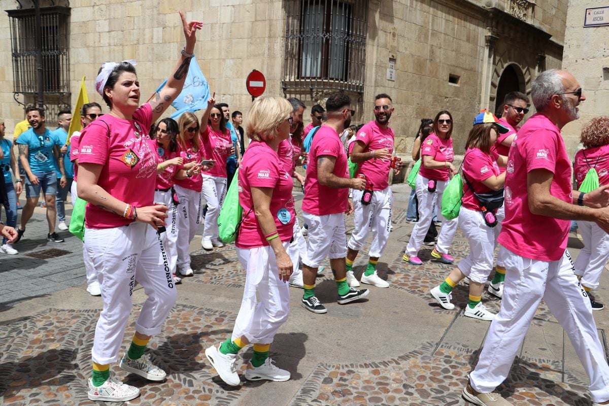 Las mejores imágenes del desfile de peñas en León