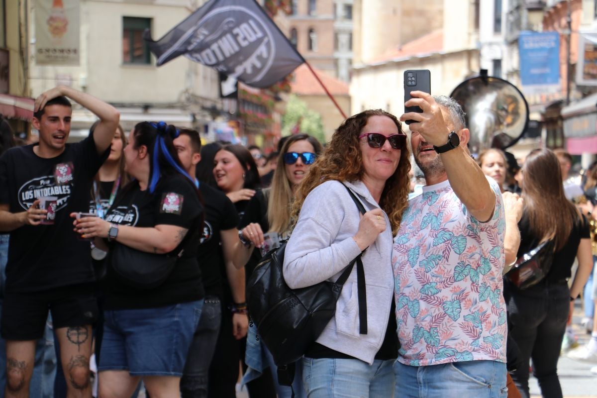 Las mejores imágenes del desfile de peñas en León