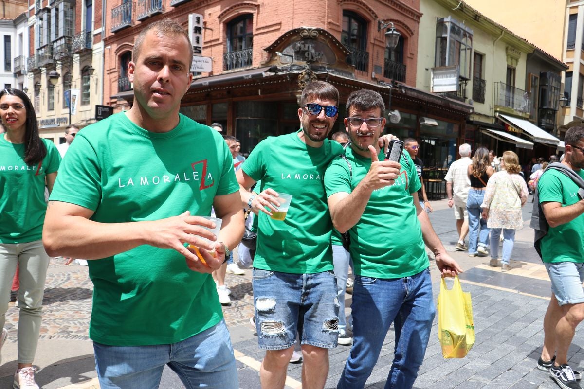 Las mejores imágenes del desfile de peñas en León