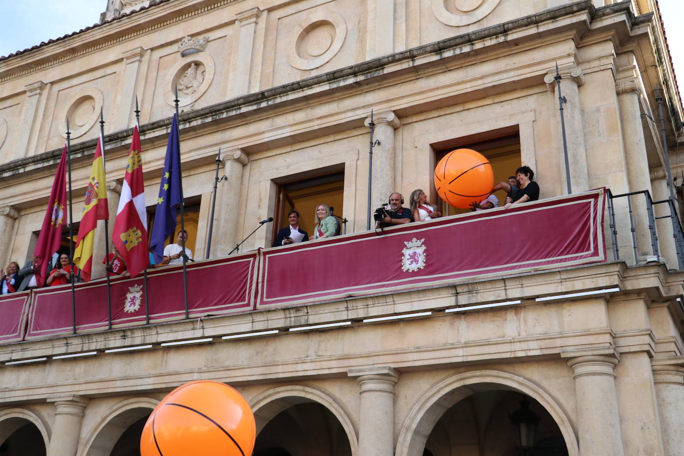 La Cultural de Baloncesto da el pregón de las fiestas de León
