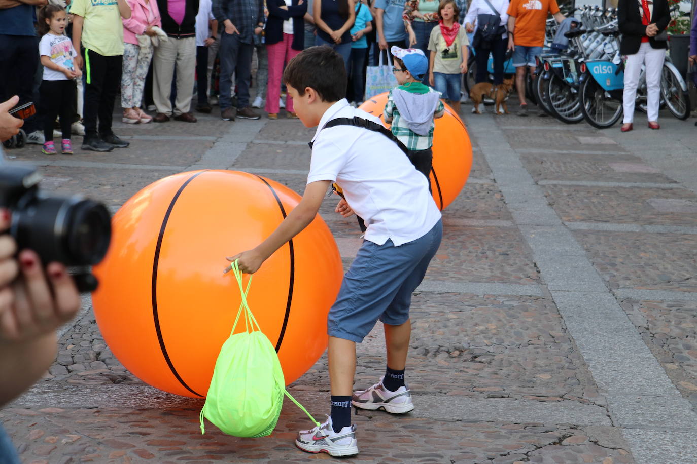 La Cultural de Baloncesto da el pregón de las fiestas de León