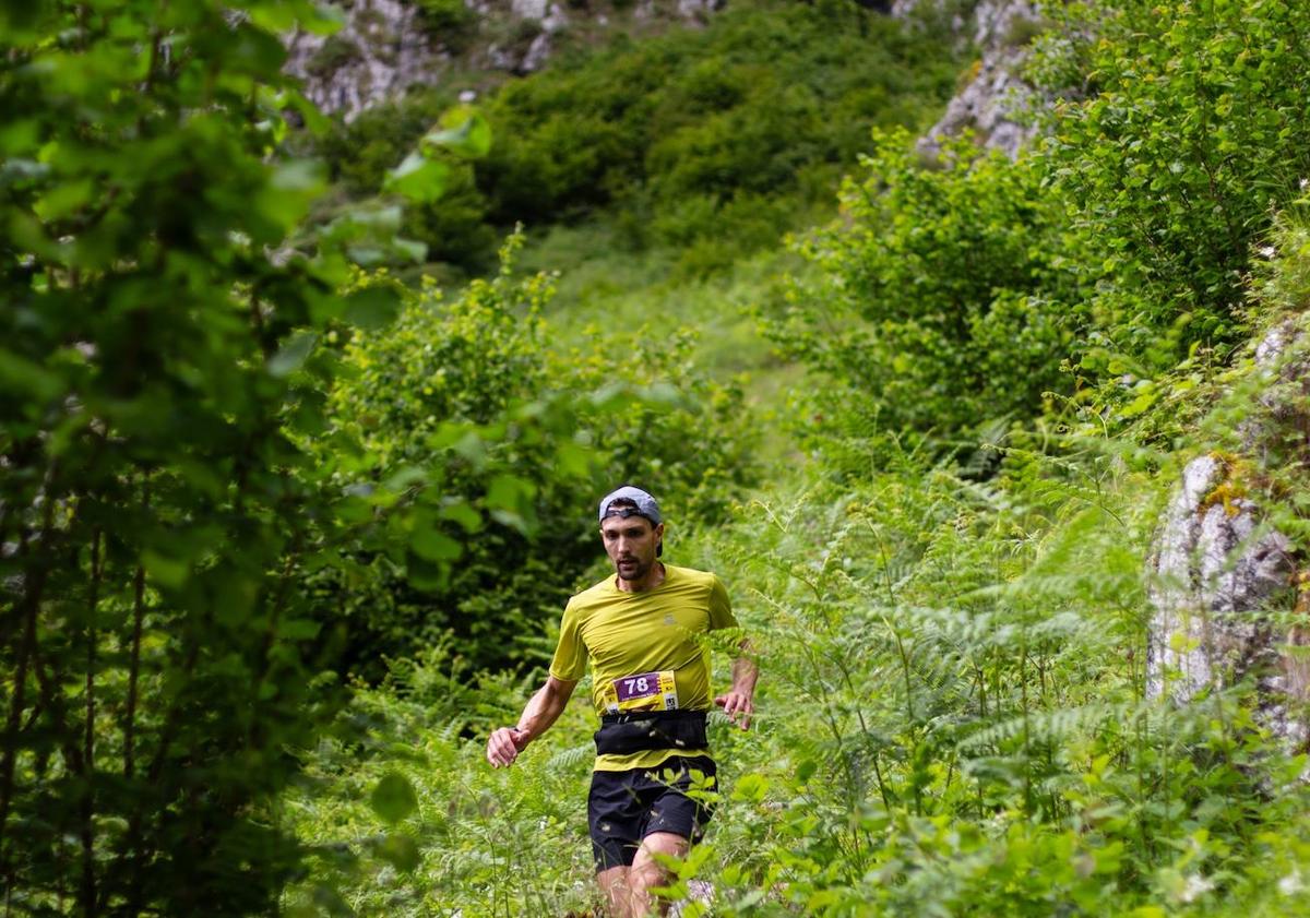 Imagen principal - Jesús Gil y Eugenia Gil toman ventaja en la primera etapa de Riaño Trail Run