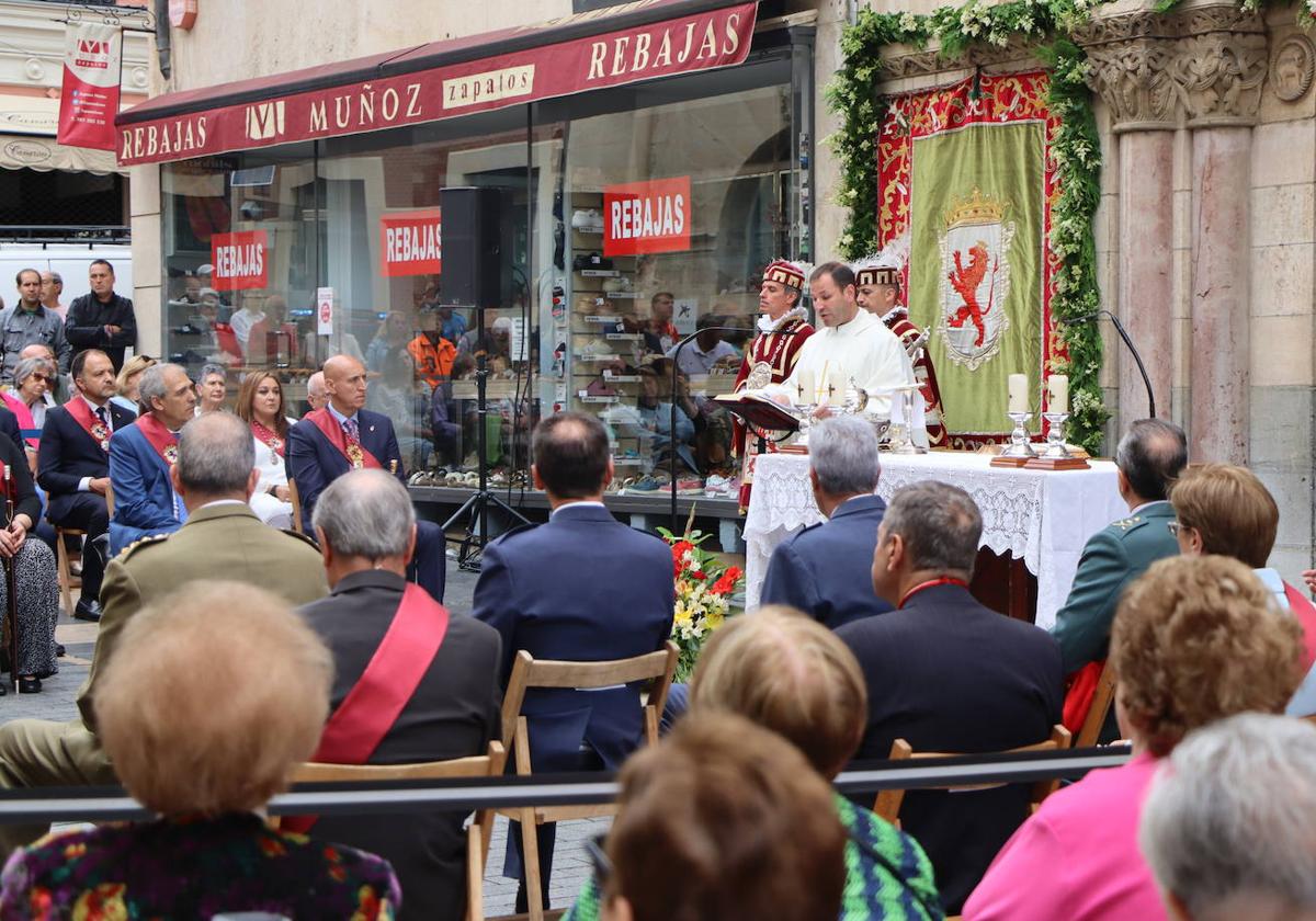 Misa tradicional de San Juan en la calle Ancha