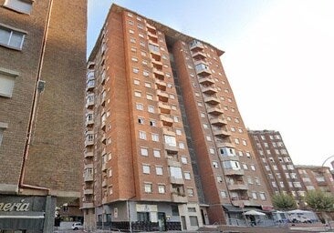 Se subasta un piso de 109 metros en plena zona alta de Ponferrada