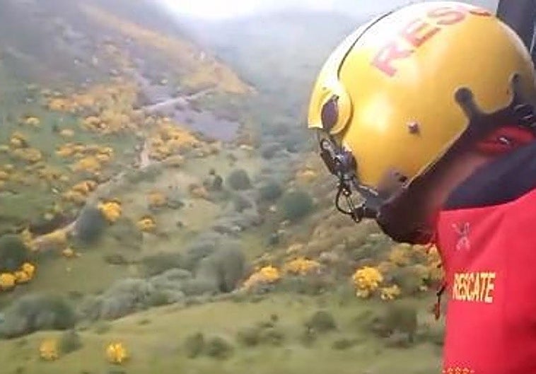Patrullas y drones buscan a un septuagenario que se separó de su grupo en la montaña leonesa