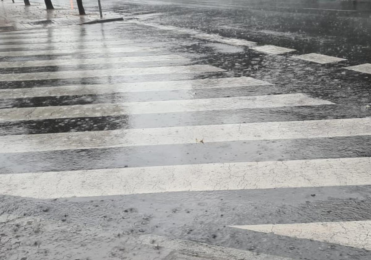 Imagen principal - Una gran tormenta atrapa a León