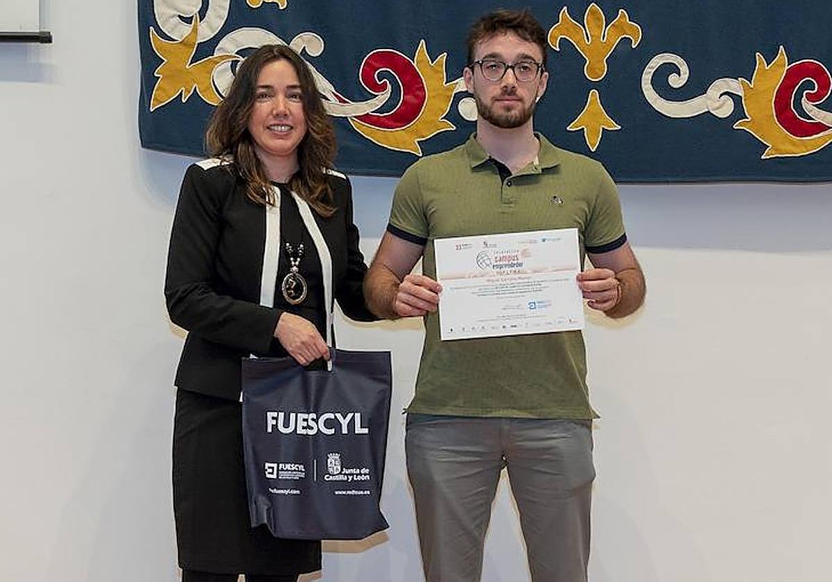 Premiado un estudiante de la ULE por un proyecto que integra energía solar y acuaponía