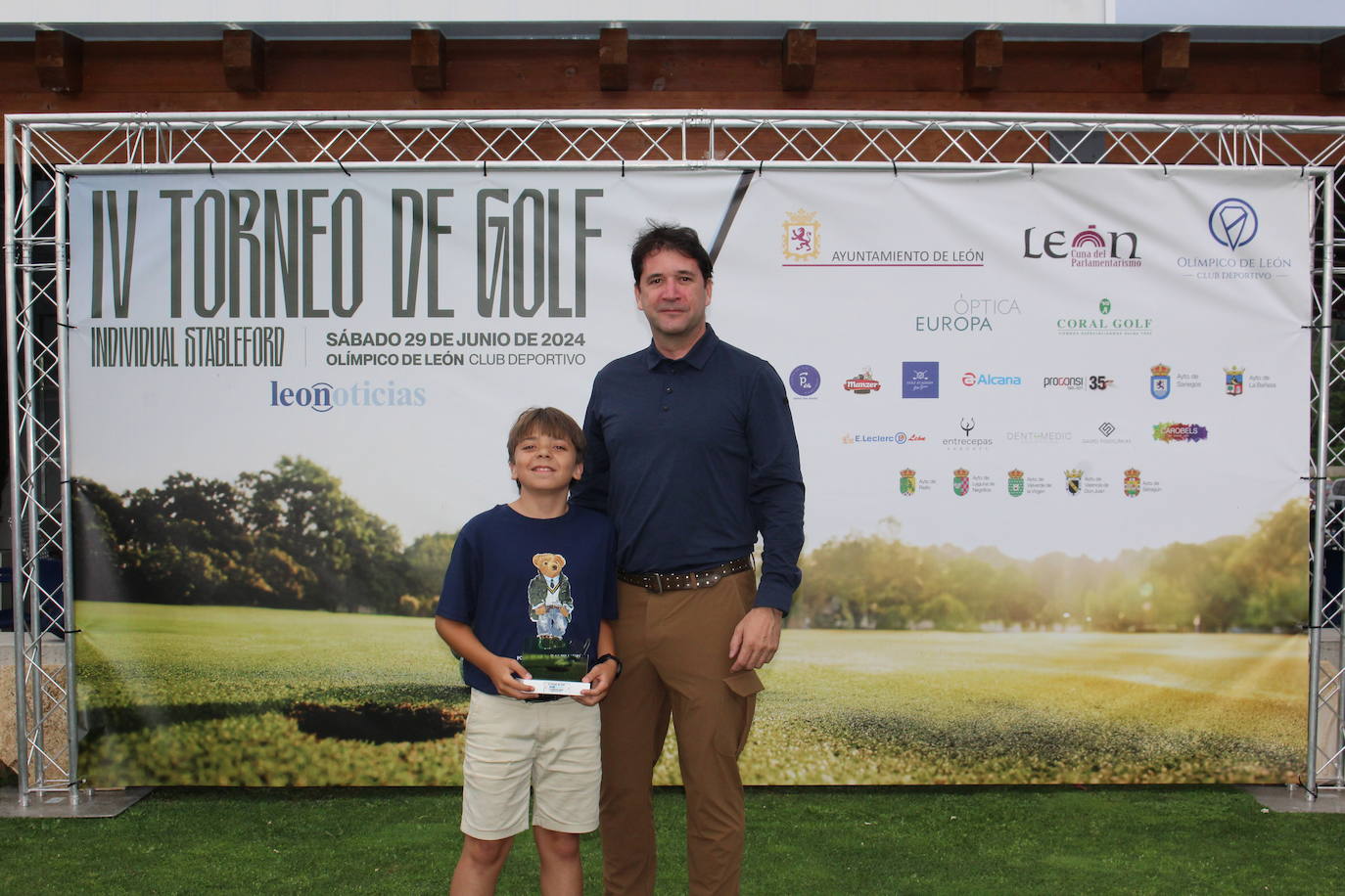 Ganadores y sorteo de regalos del IV Torneo de Golf