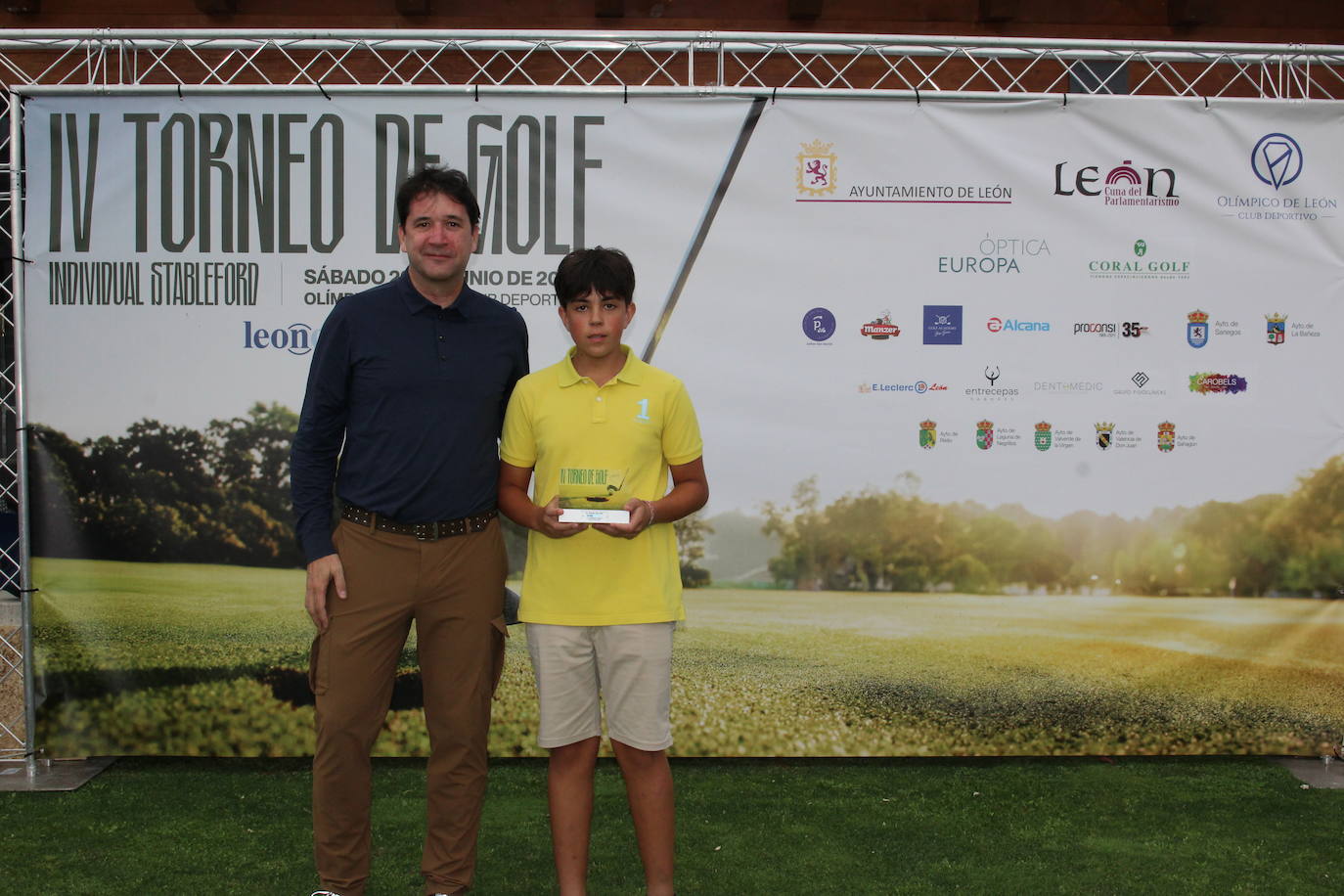 Ganadores y sorteo de regalos del IV Torneo de Golf