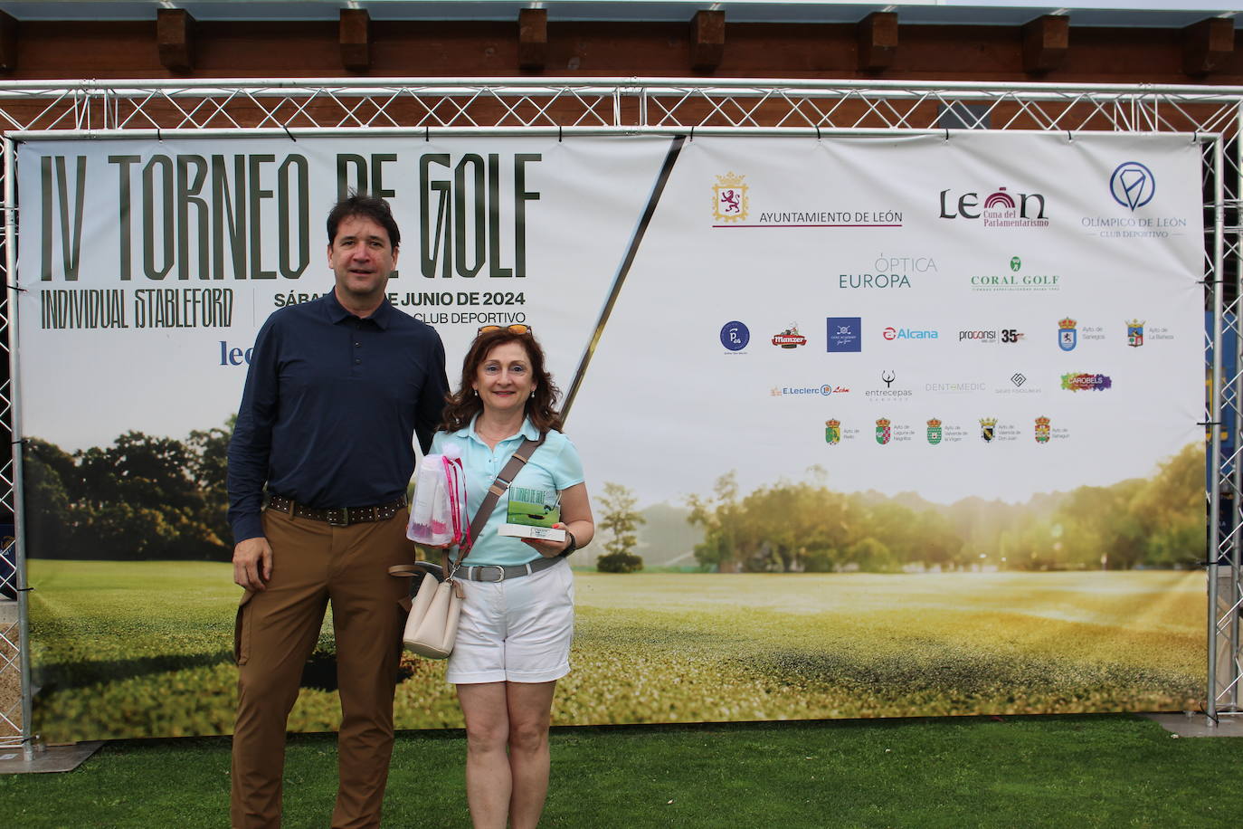 Ganadores y sorteo de regalos del IV Torneo de Golf