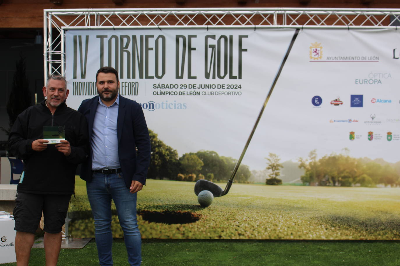 Ganadores y sorteo de regalos del IV Torneo de Golf