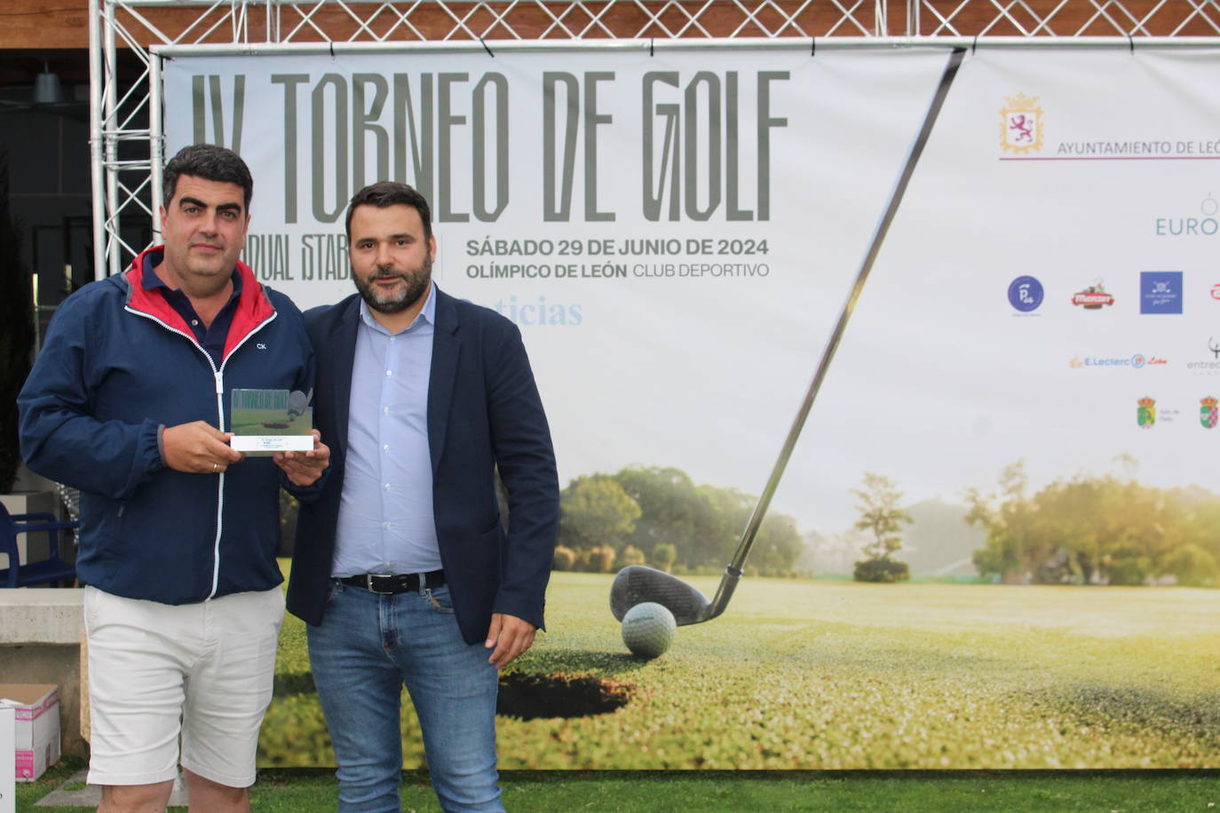 Ganadores y sorteo de regalos del IV Torneo de Golf