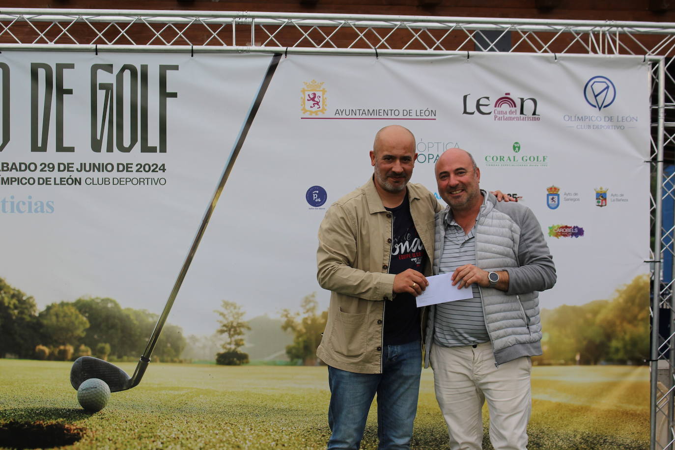 Ganadores y sorteo de regalos del IV Torneo de Golf