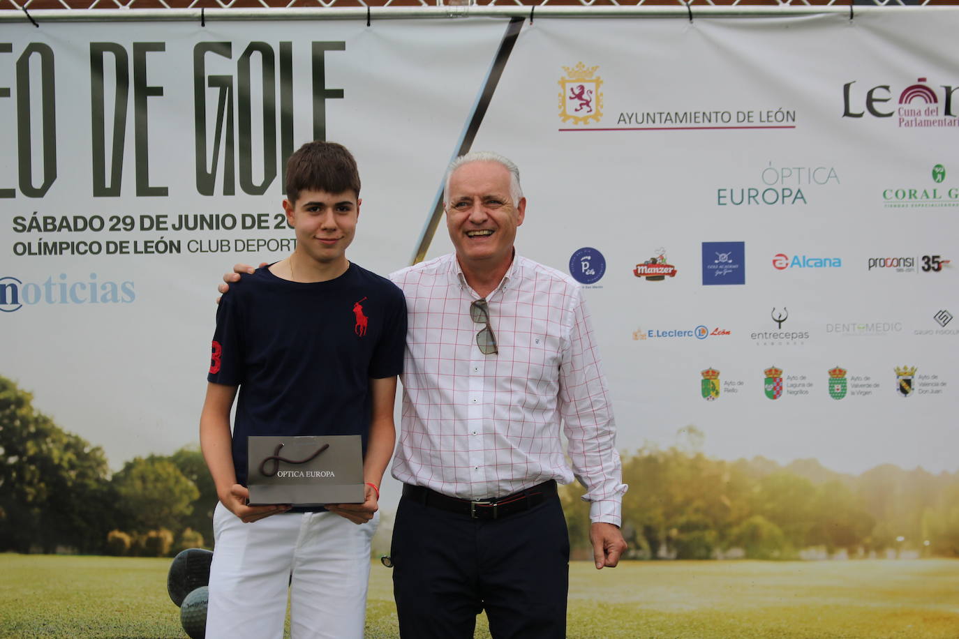 Ganadores y sorteo de regalos del IV Torneo de Golf