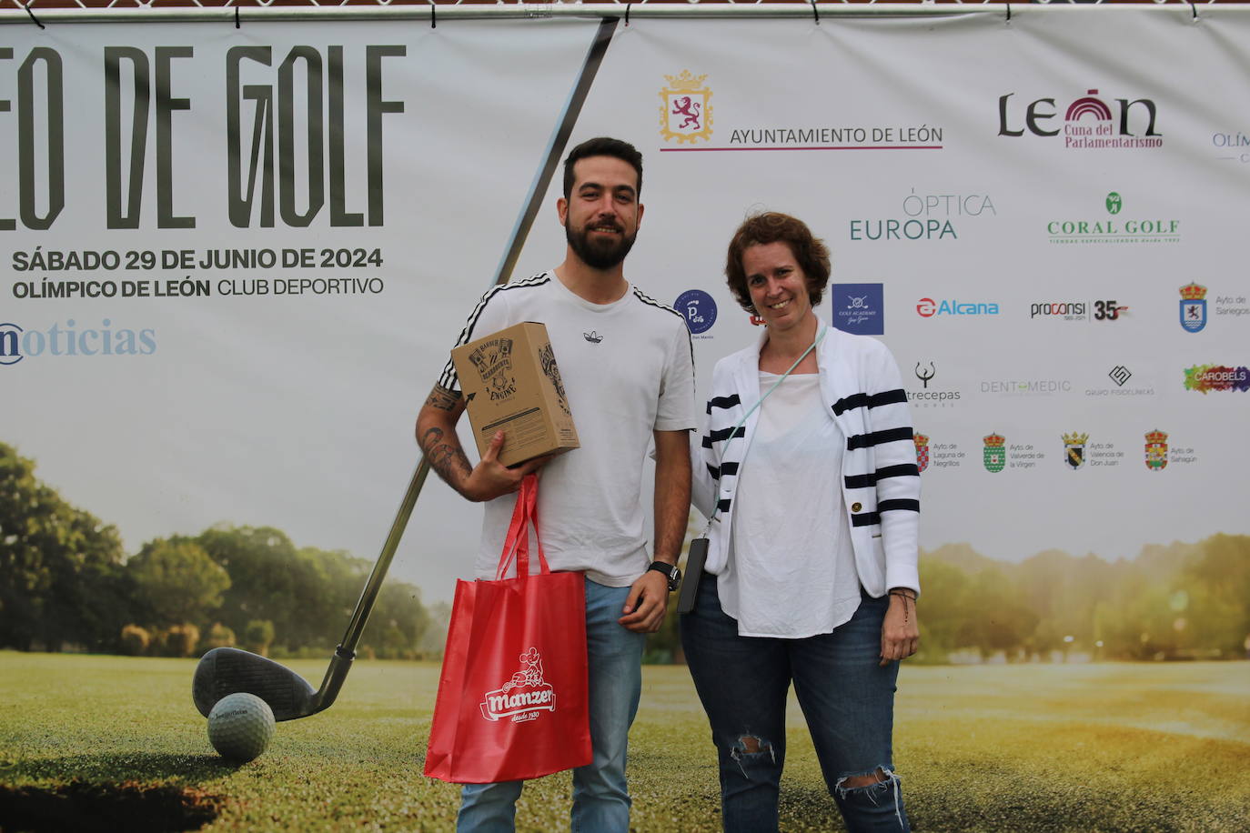 Ganadores y sorteo de regalos del IV Torneo de Golf