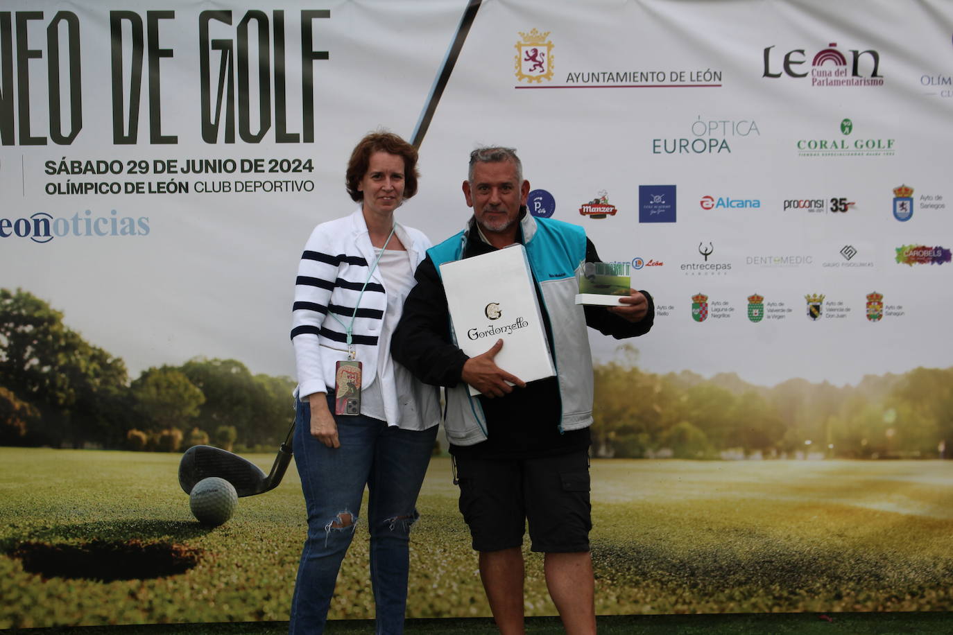 Ganadores y sorteo de regalos del IV Torneo de Golf