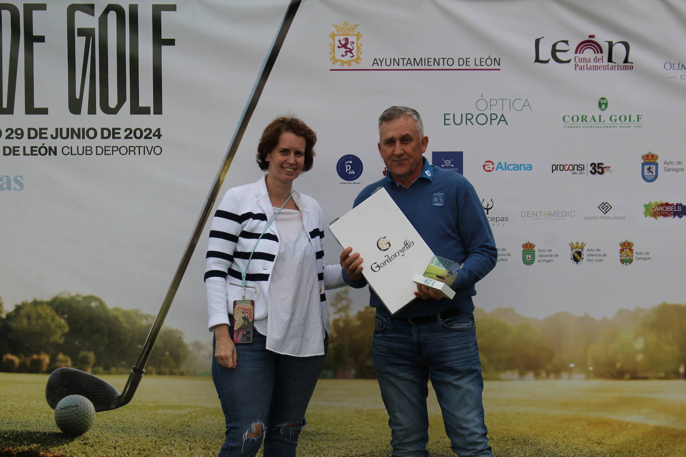 Ganadores y sorteo de regalos del IV Torneo de Golf