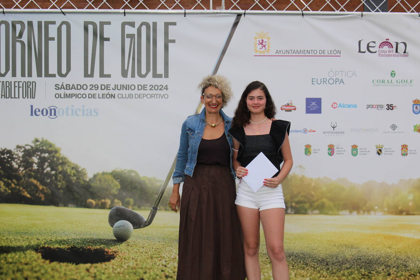 Ganadores y sorteo de regalos del IV Torneo de Golf