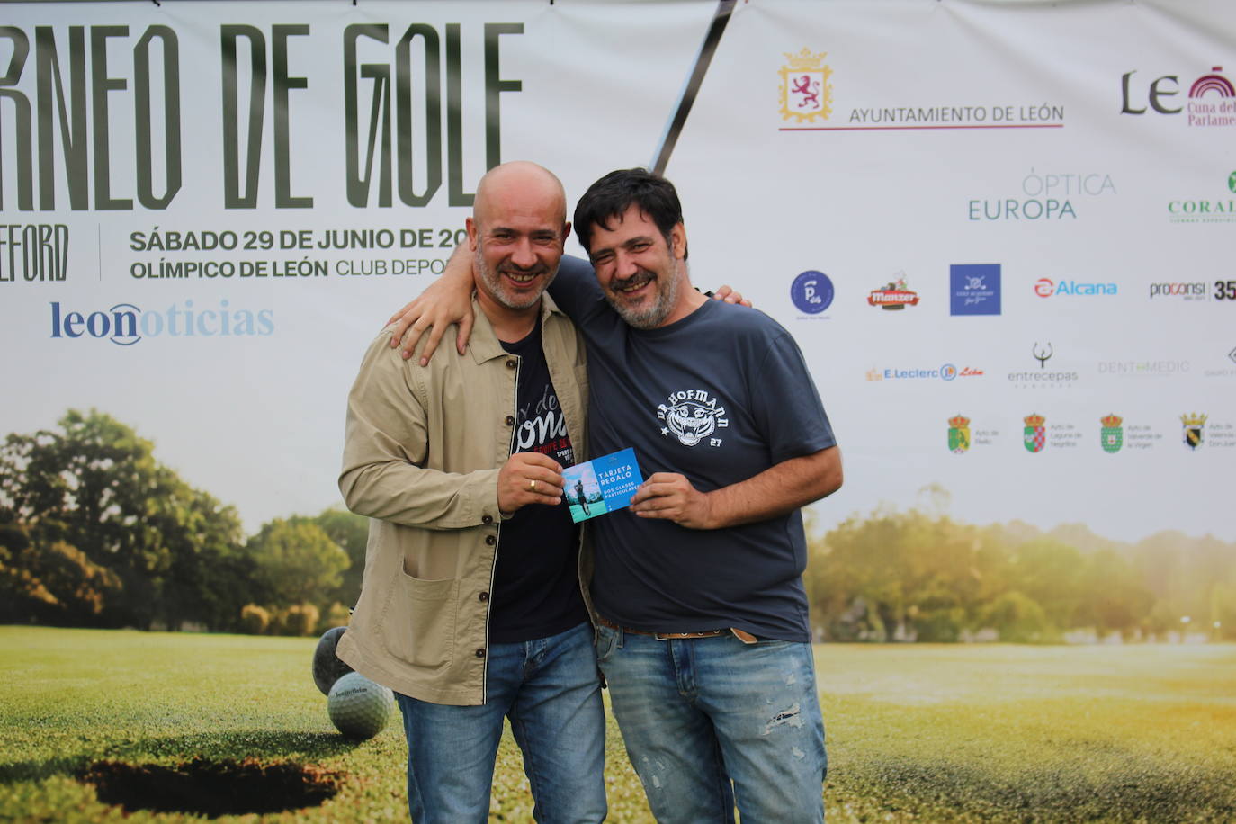 Ganadores y sorteo de regalos del IV Torneo de Golf