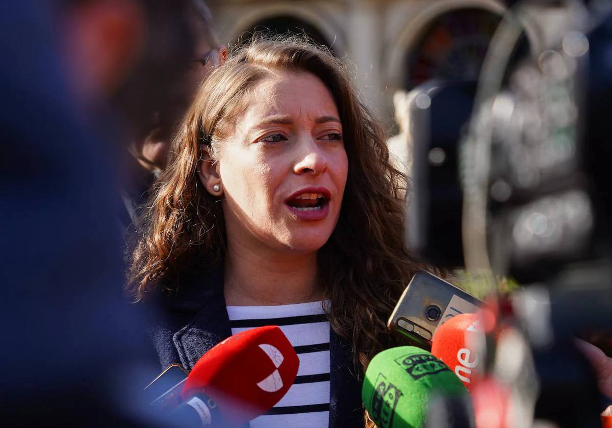 Ester Muñoz explica el apoyo el PSOE a la moción leonesista por una «guerra civil interna»