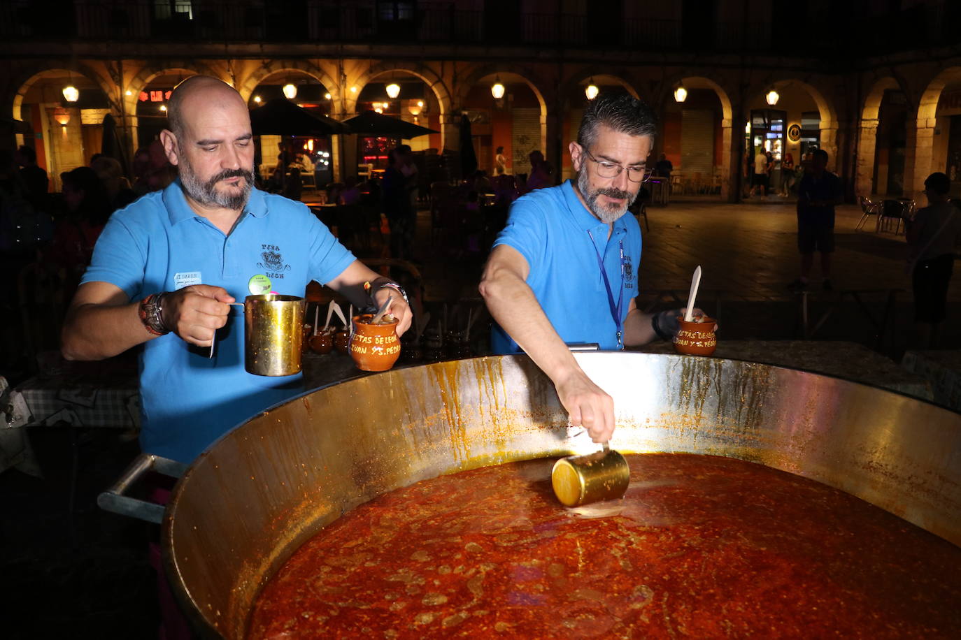 La Plaza Mayor se llena de sopas de ajo