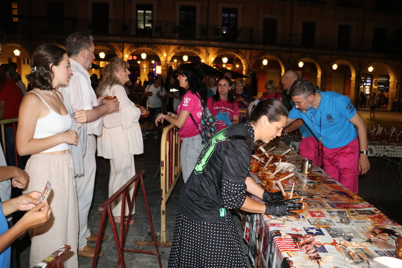 La Plaza Mayor se llena de sopas de ajo