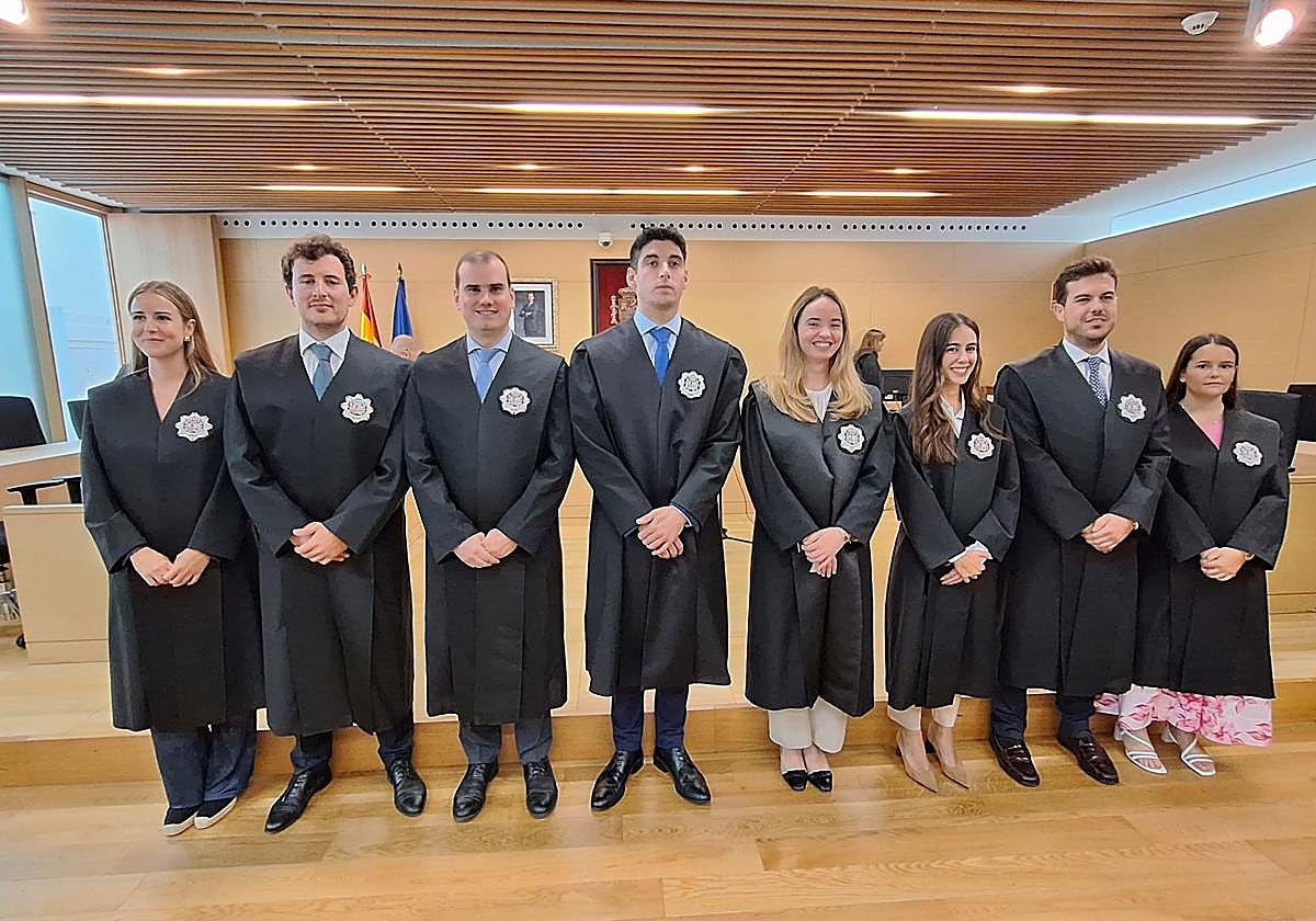 Jura de lso nuevos jueces en prácticas.
