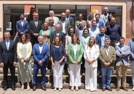 Nuria González y los nuevos cargos en la puerta de El Albéitar