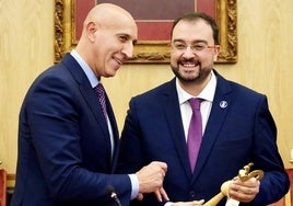 El alcalde de León, José Antonio Diez, junto al presidente de Asturias, Adrián Barbón, en una imagen de archivo.