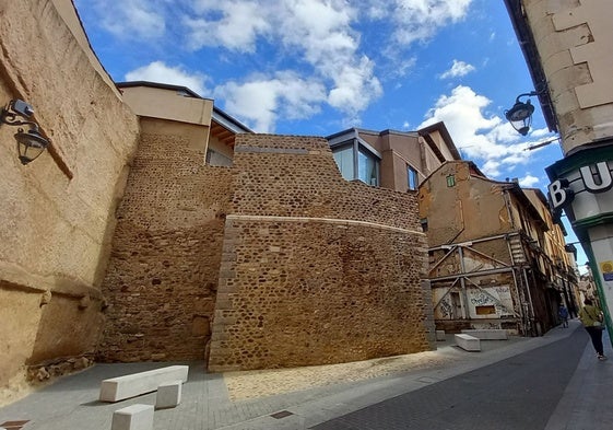 Cubo de la Muralla de León en la calle Conde Rebolledo. 2024.