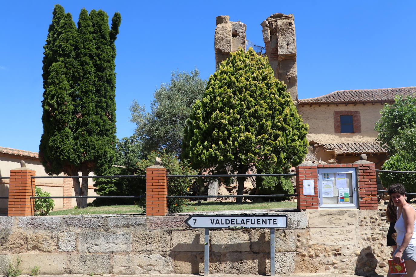 Se cae la torre de la iglesia de Villaturiel