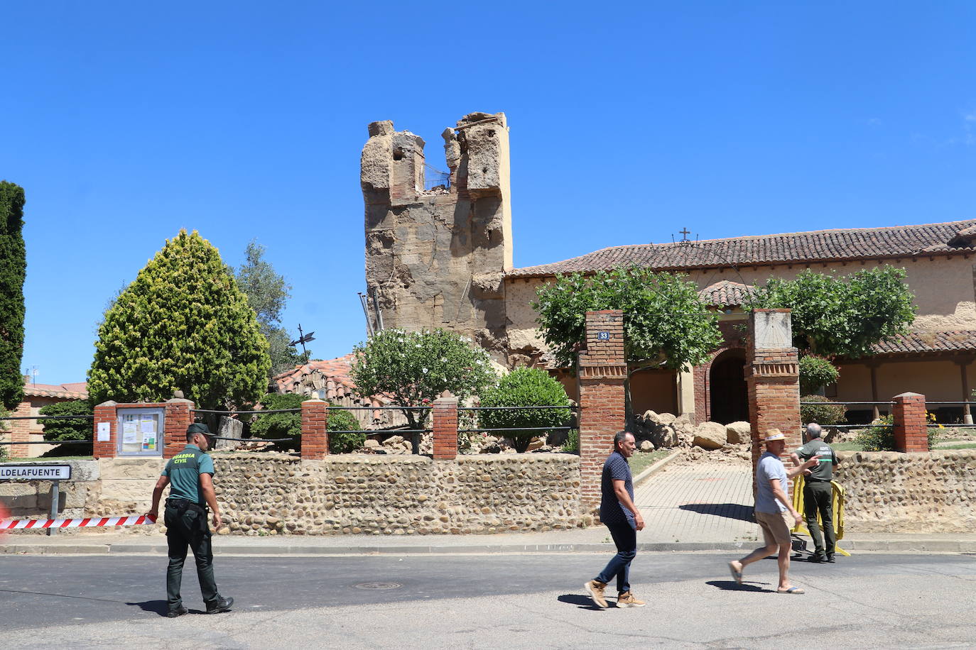 Se cae la torre de la iglesia de Villaturiel