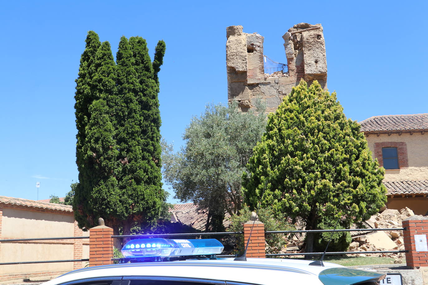 Se cae la torre de la iglesia de Villaturiel