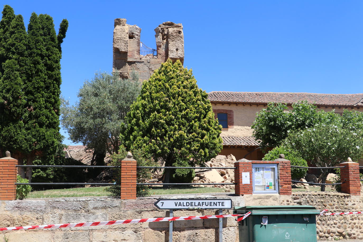 Se cae la torre de la iglesia de Villaturiel