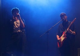 El grupo Veintiuno durante su concierto en las fiestas de San Juan y San Pedro de León.