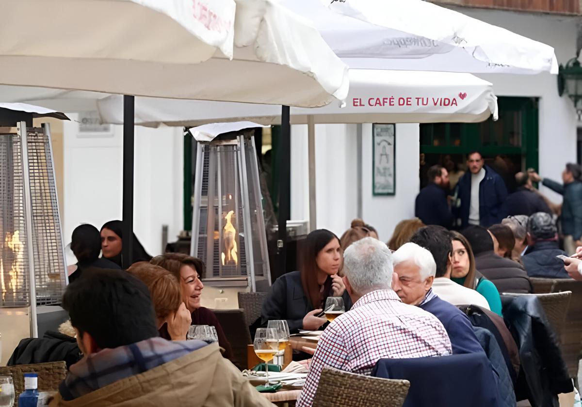 Imagen de archivo de una terraza en León.